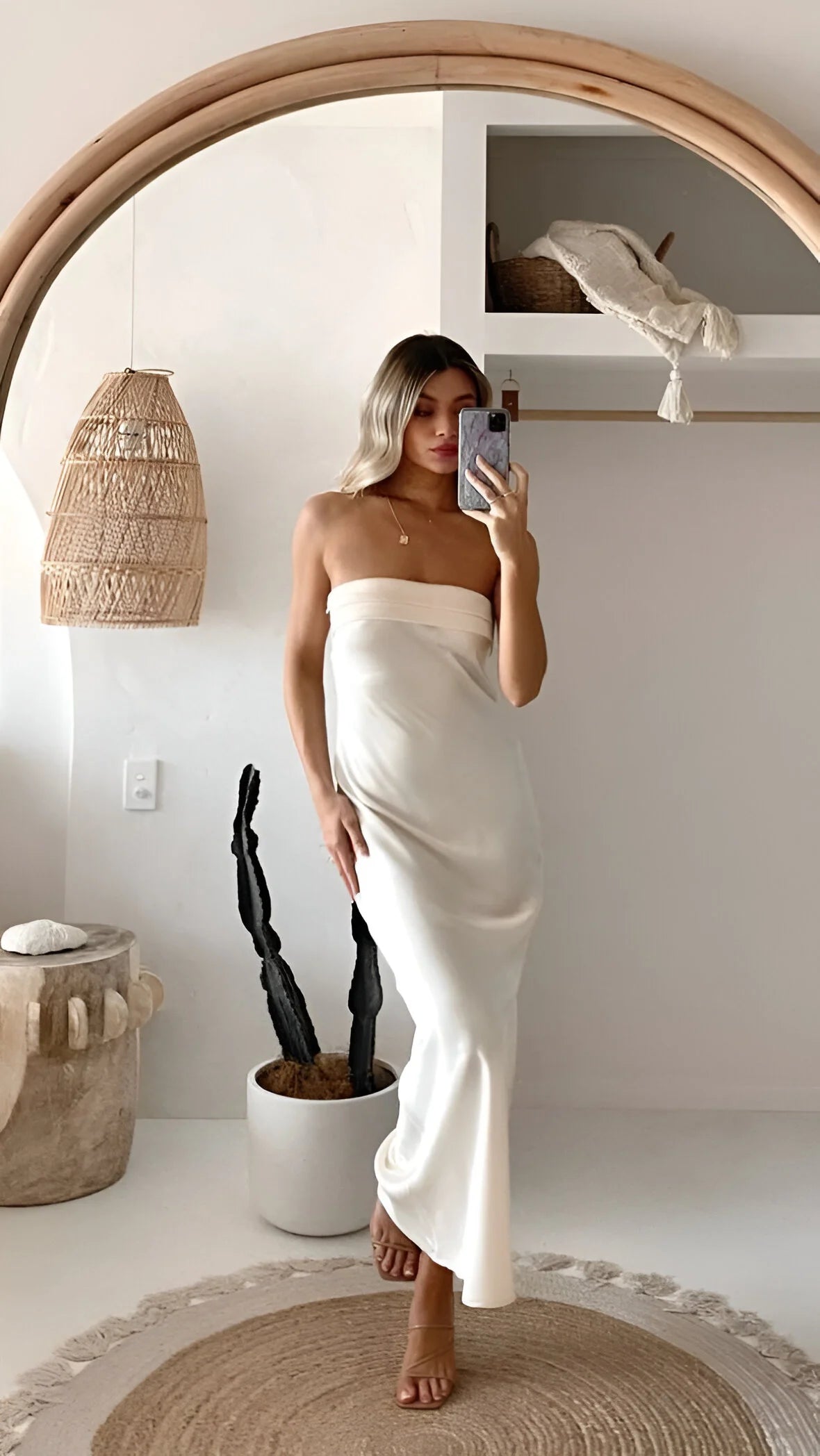 Aveline - Elegant Backless Silk Dress