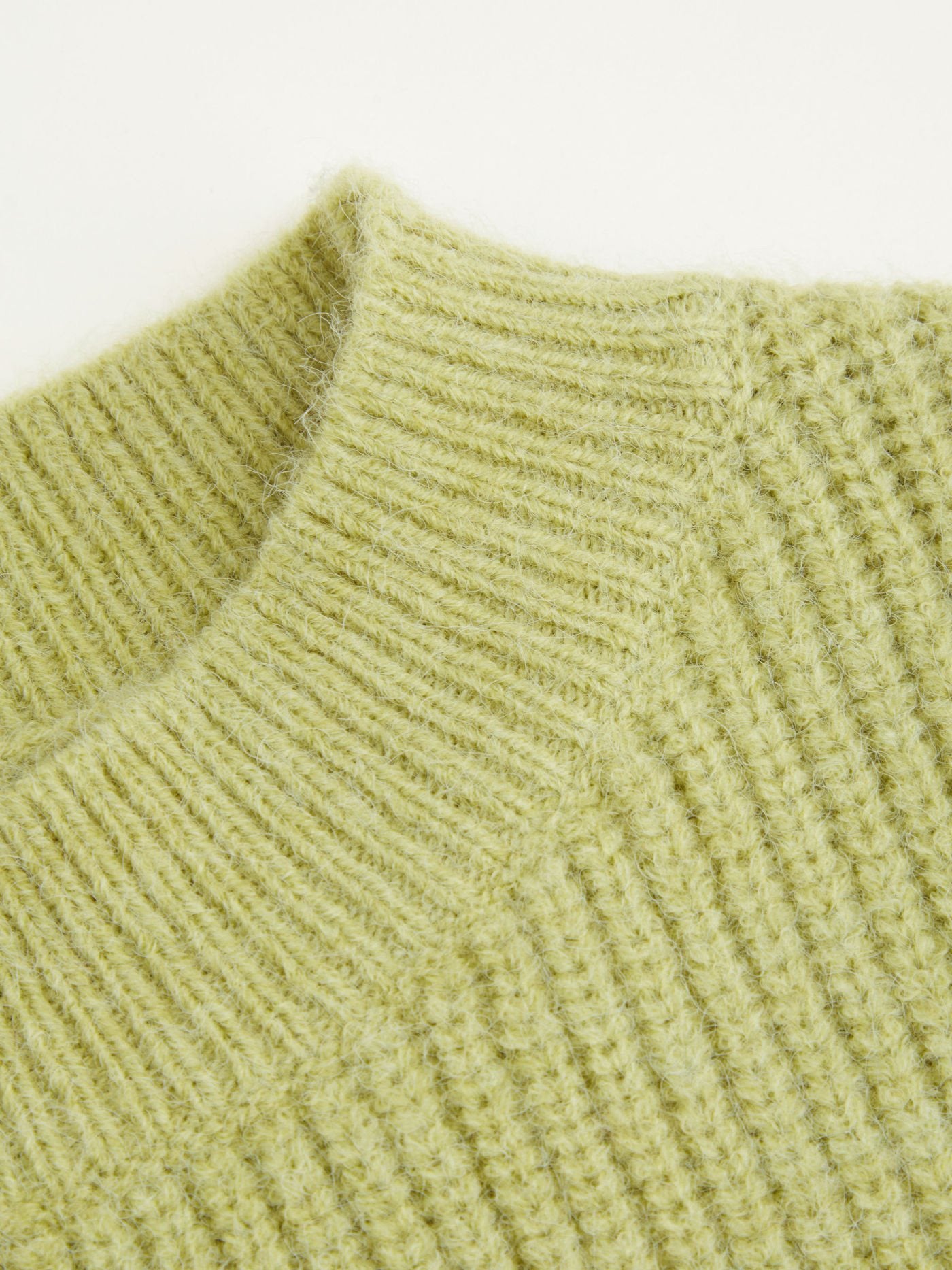 Éloïse – Embroidered Knit Crop Sweater