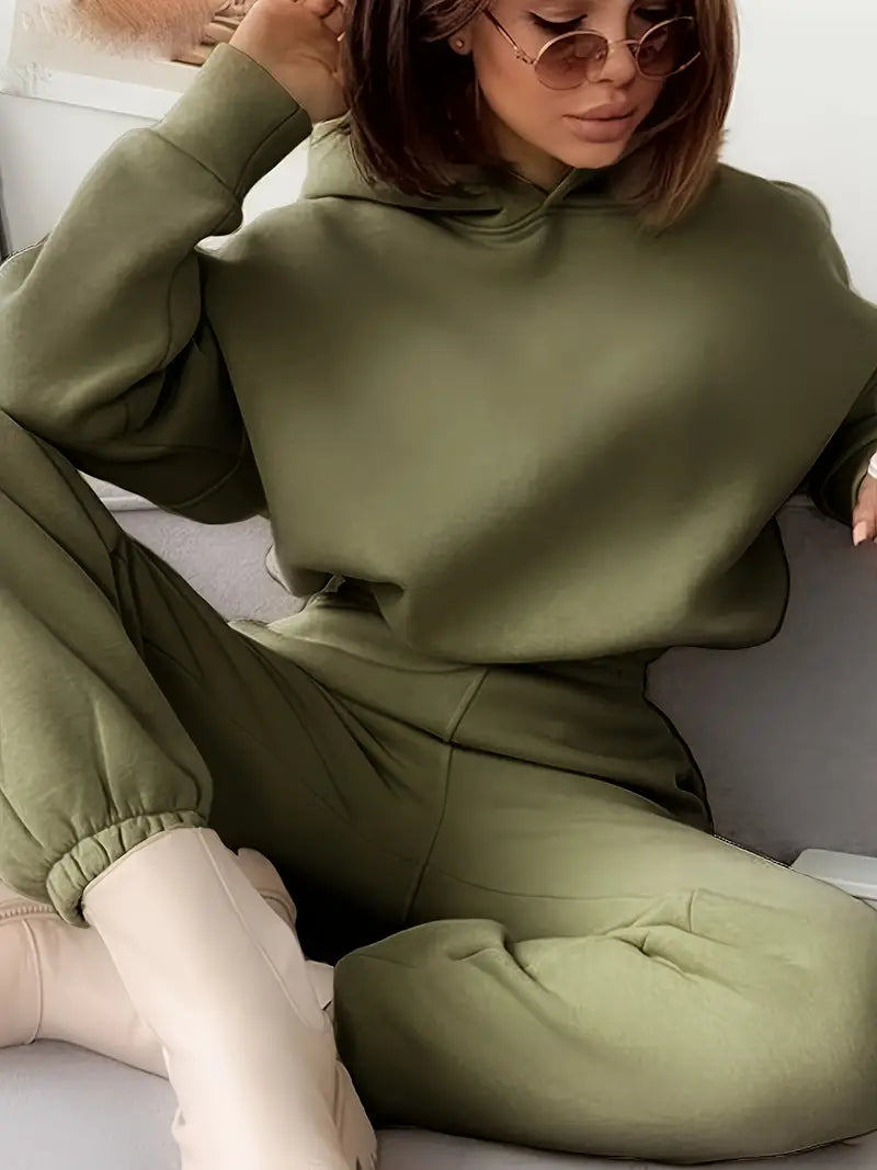 Żegomira - Casual Two-Piece Set with Hoodie and Pants