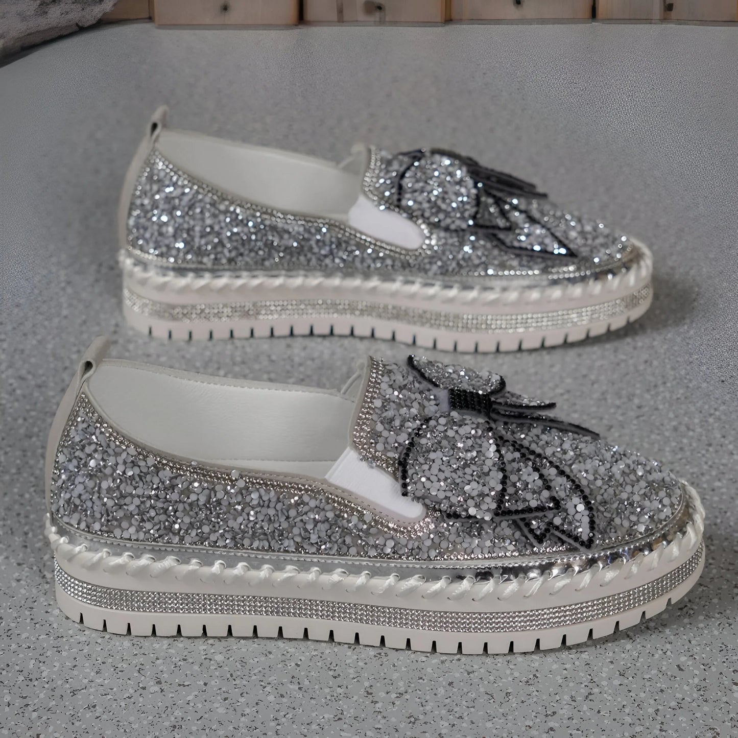Isabeau – Rhinestone Bow Embellished Casual Loafers