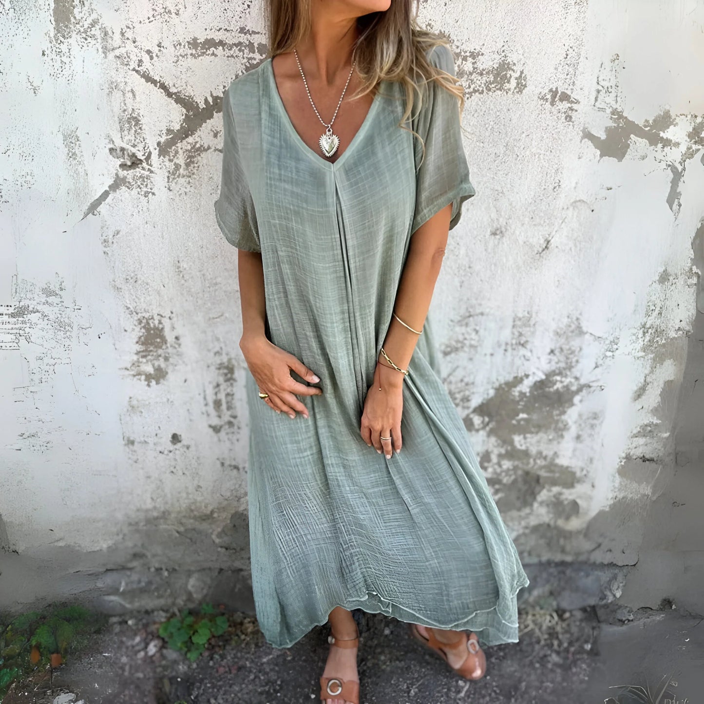 Solène – Relaxed V-Neck Midi Dress