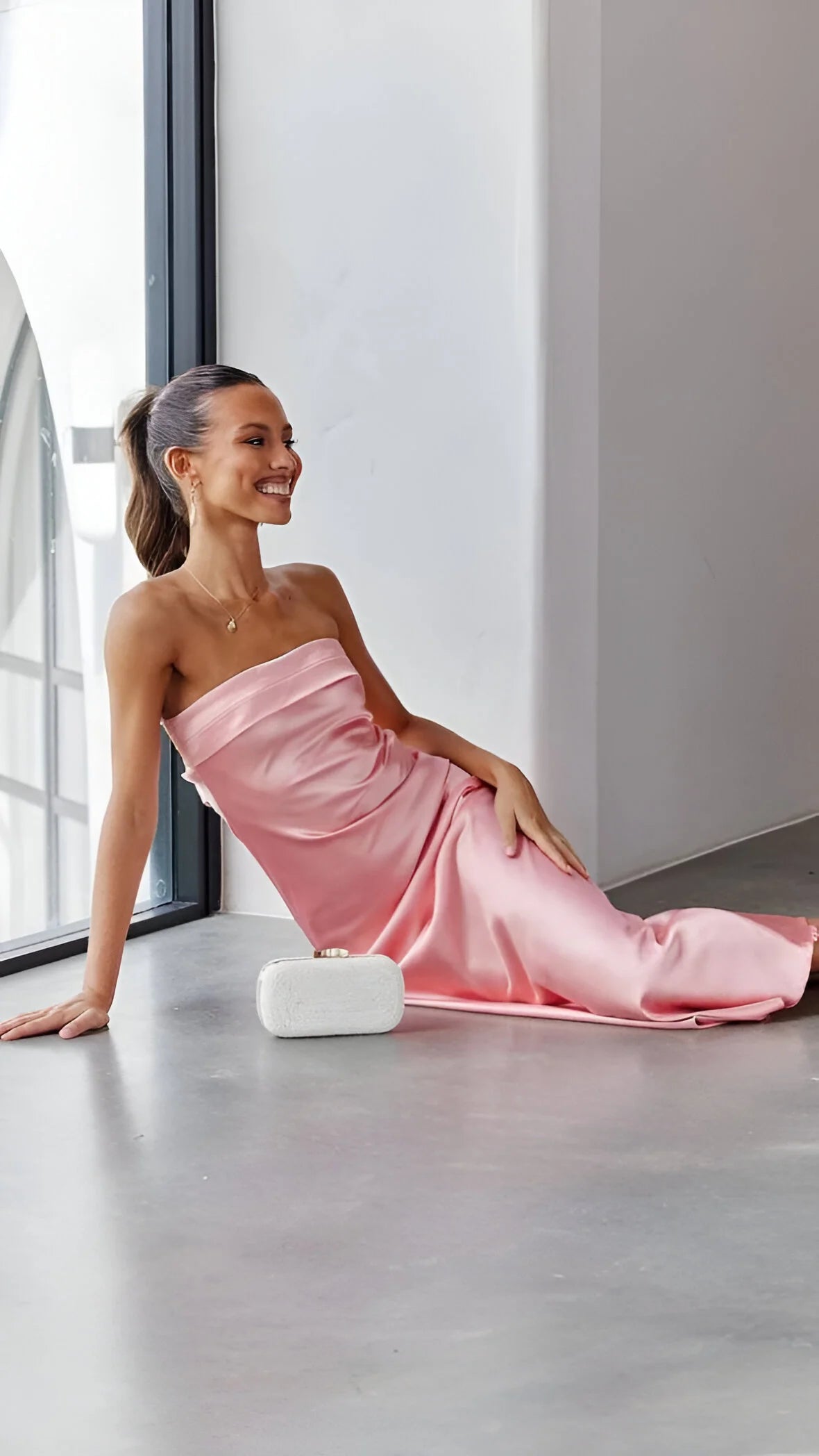 Aveline - Elegant Backless Silk Dress