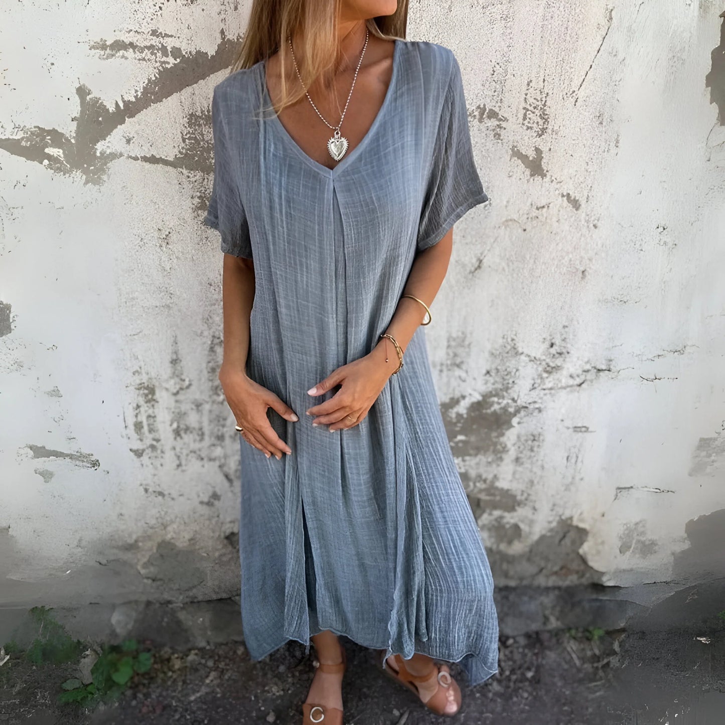 Solène – Relaxed V-Neck Midi Dress