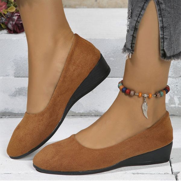 Elyna – Chic & Timeless Suede Loafers