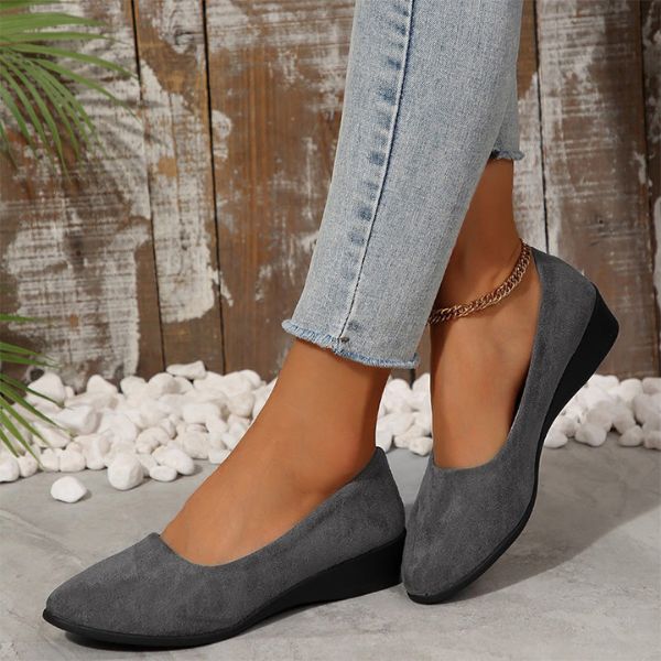 Elyna – Chic & Timeless Suede Loafers