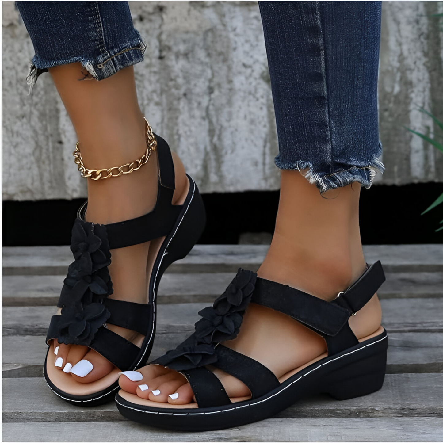 AGATHA - RETRO CHARM AND ORTHOPEDIC SUPPORT WEDGE SANDALS