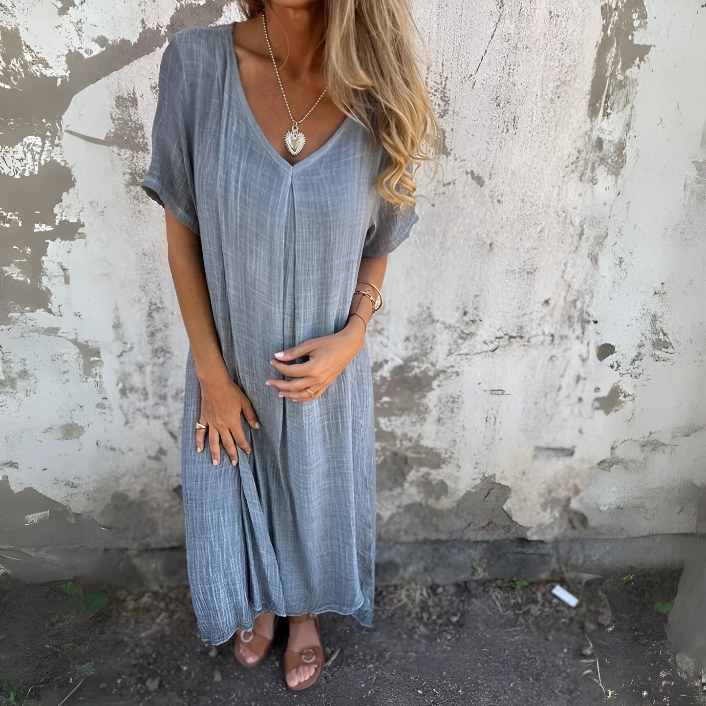 Solène – Relaxed V-Neck Midi Dress