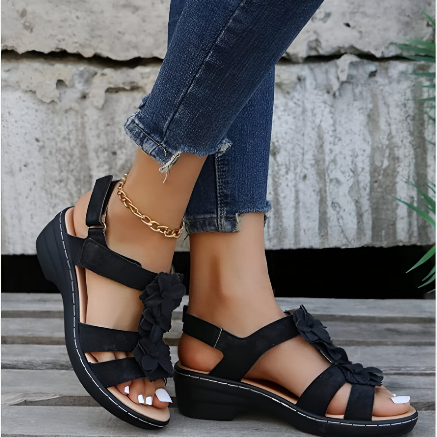 AGATHA - RETRO CHARM AND ORTHOPEDIC SUPPORT WEDGE SANDALS