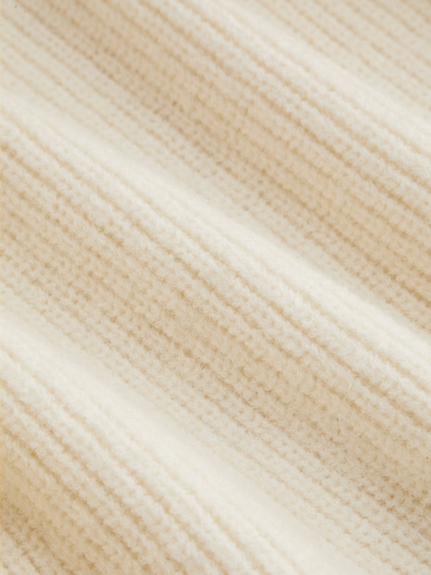 Éloïse – Embroidered Knit Crop Sweater