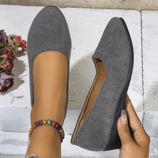 Elyna – Chic & Timeless Suede Loafers
