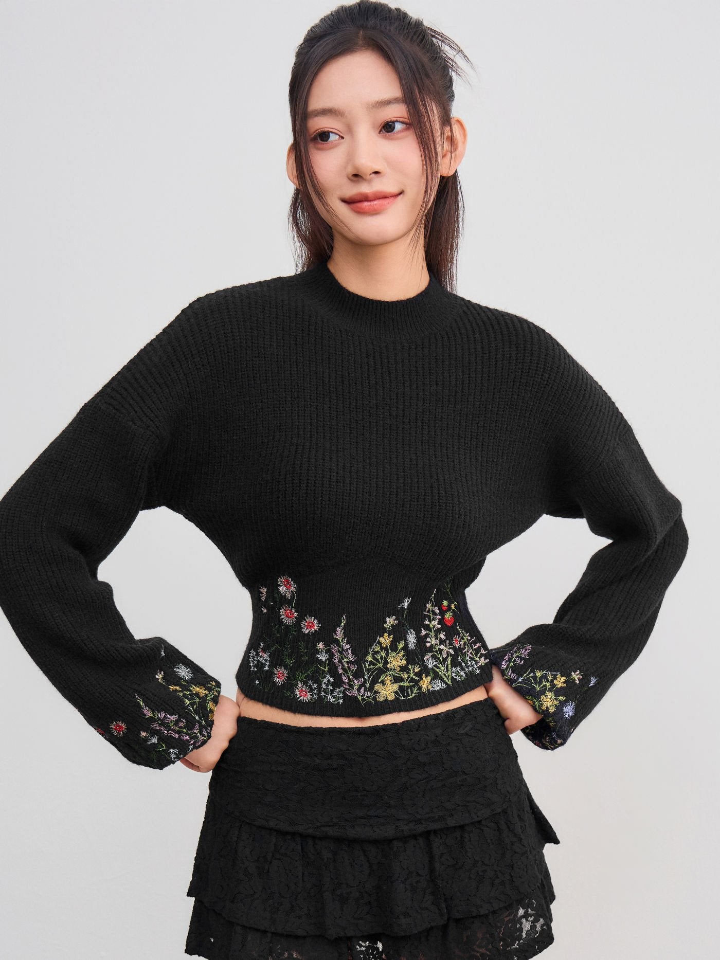 Éloïse – Embroidered Knit Crop Sweater