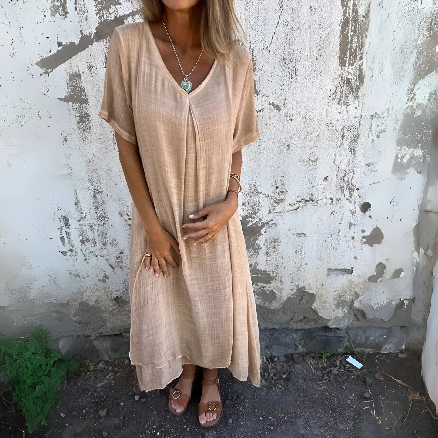 Solène – Relaxed V-Neck Midi Dress