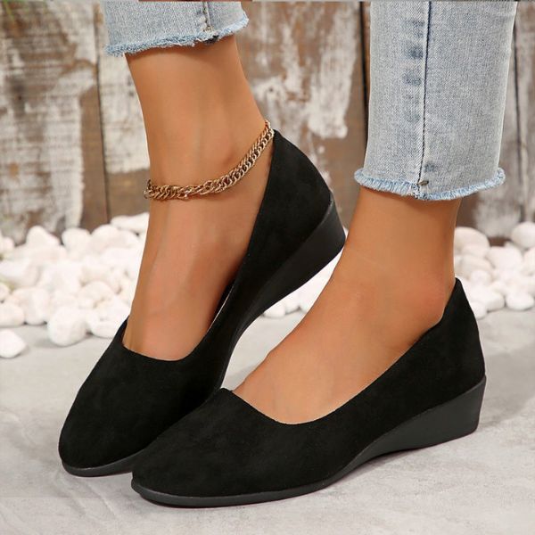 Elyna – Chic & Timeless Suede Loafers