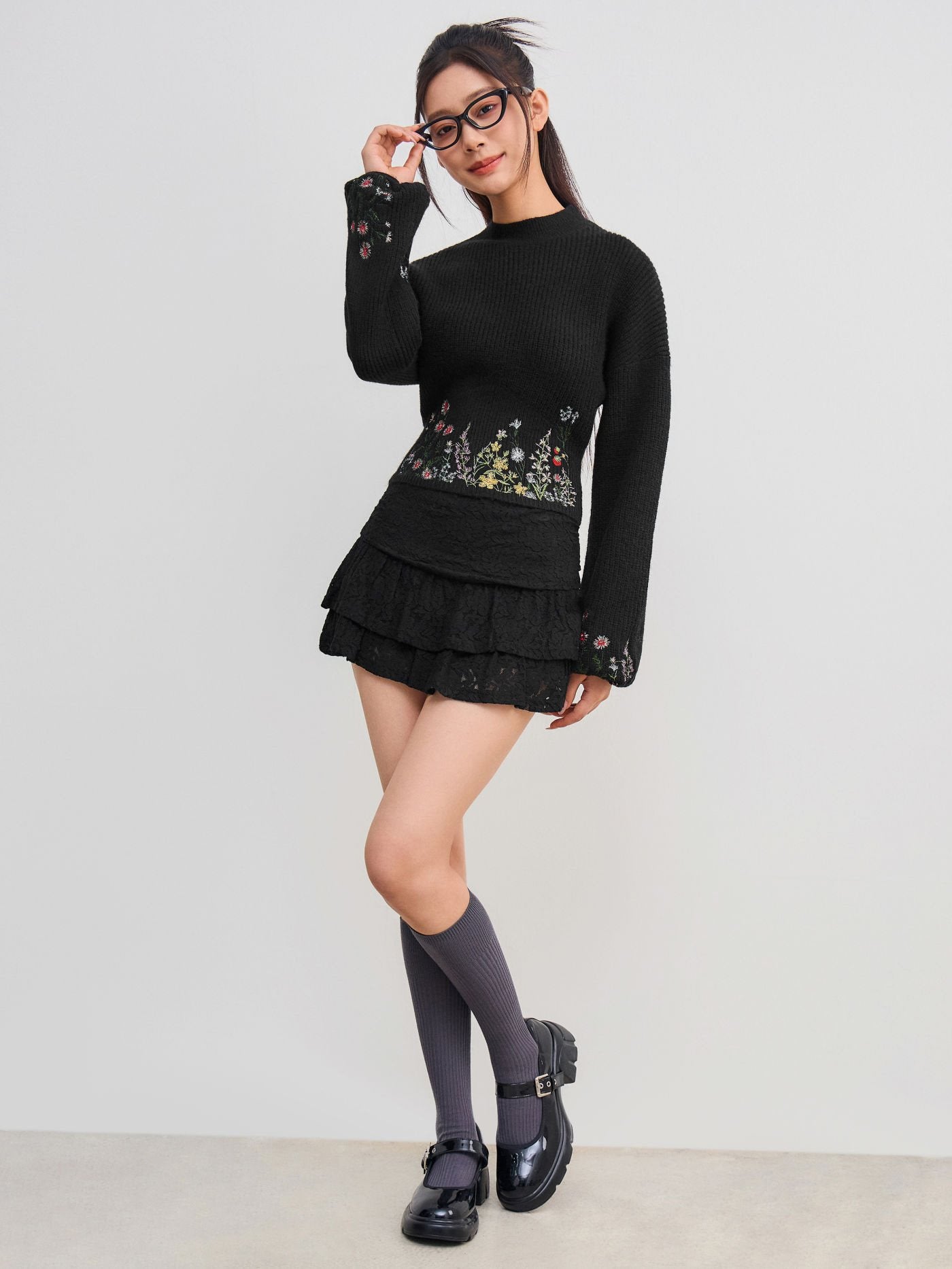 Éloïse – Embroidered Knit Crop Sweater