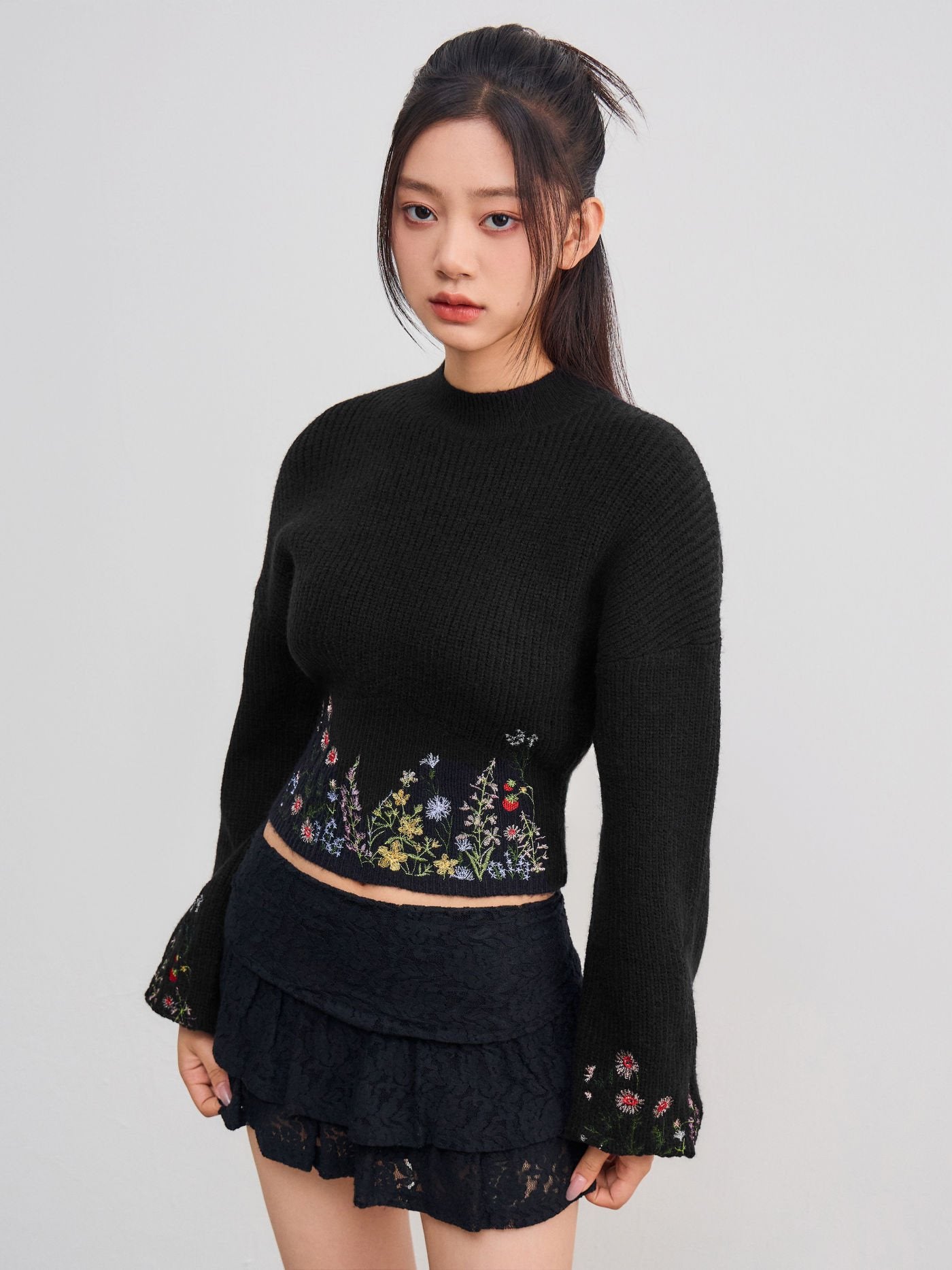 Éloïse – Embroidered Knit Crop Sweater
