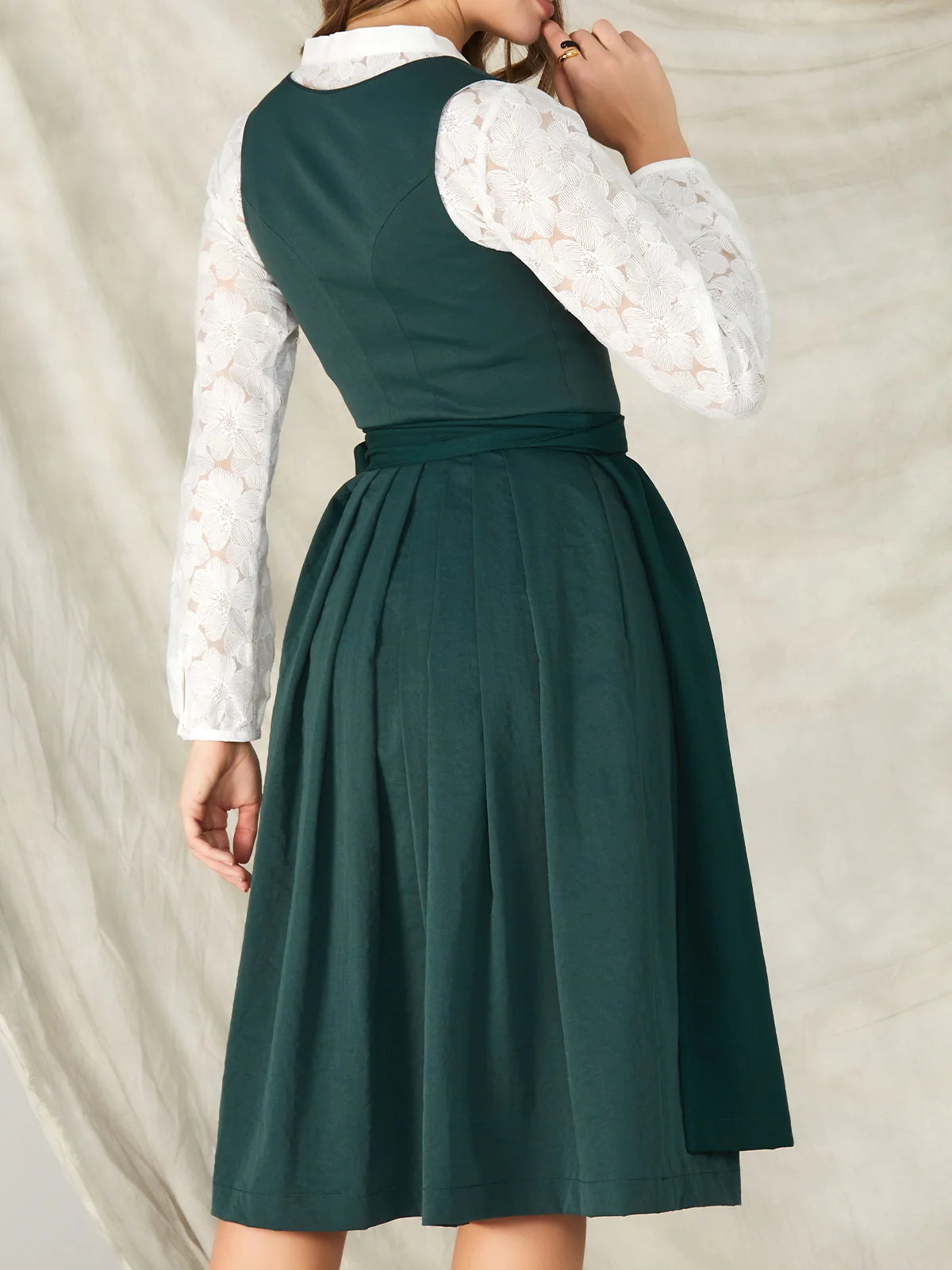 Maëlys – Open-Knit V-Neck Pullover