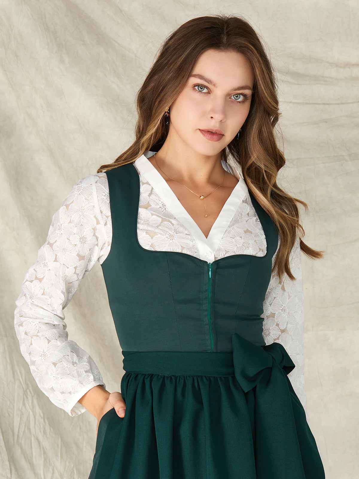 Maëlys – Open-Knit V-Neck Pullover