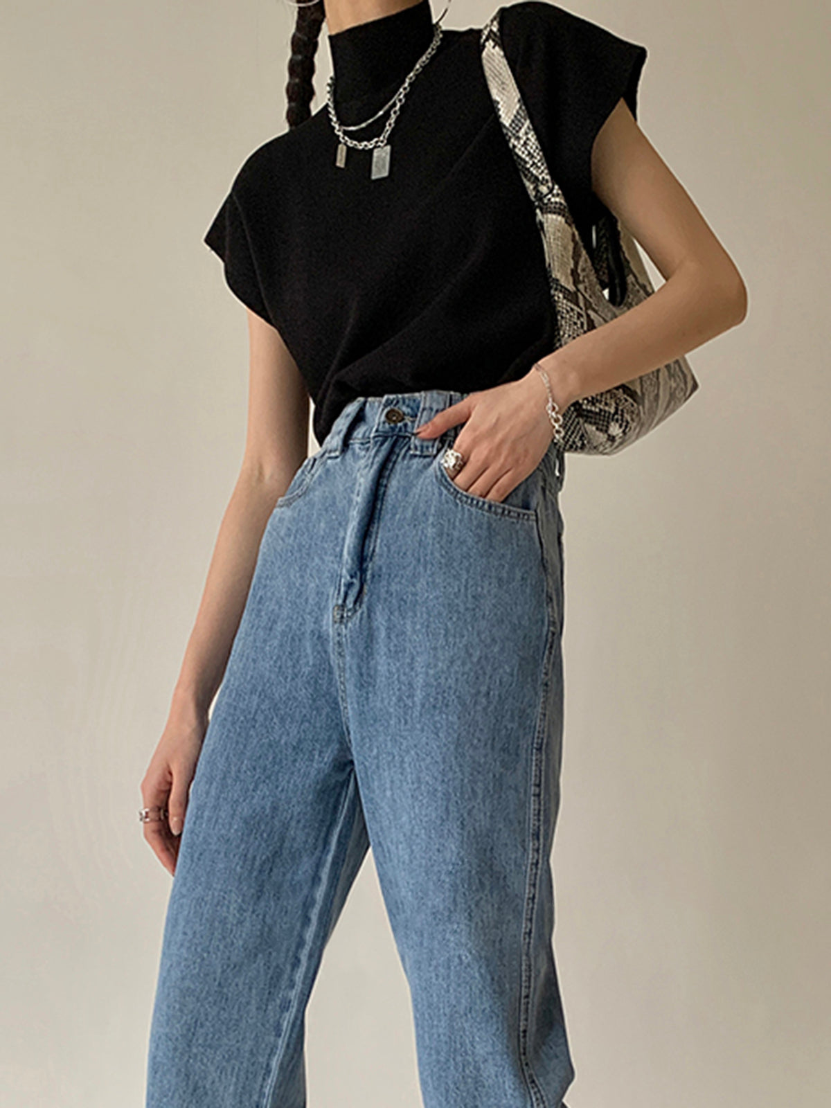 Nora – Stylish Sweater Vest