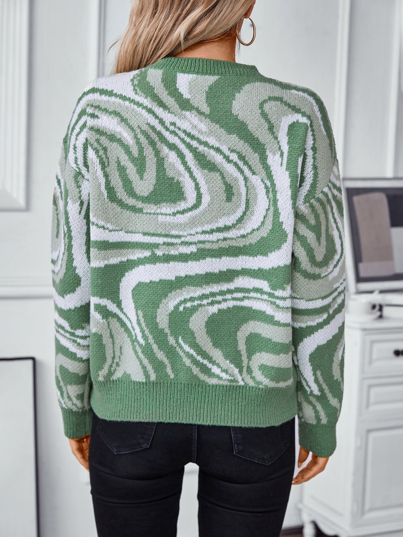 Sigrid – Knit Sweater with Wavy Geometric Pattern