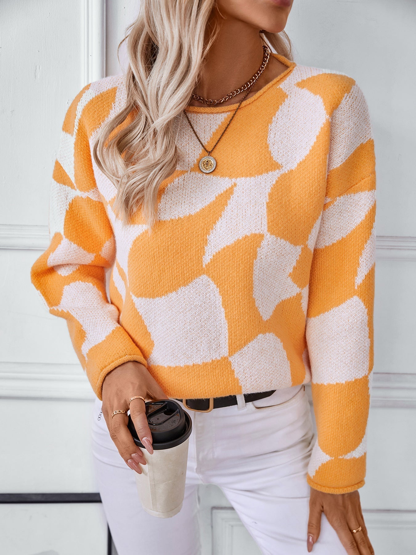 Solveig – Sweater with Geometric Pattern in Contrasting Color