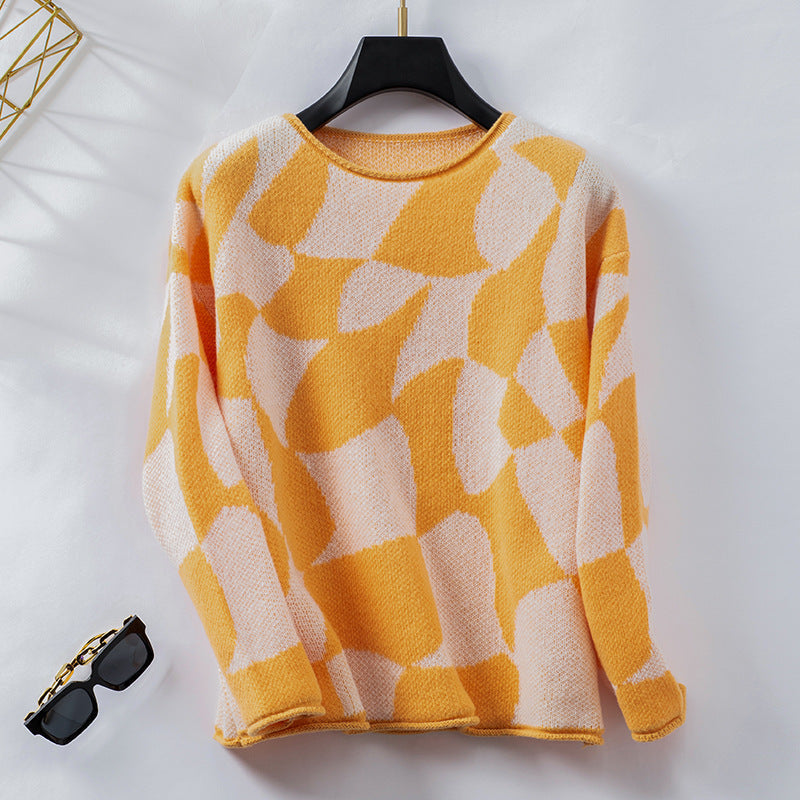 Solveig – Sweater with Geometric Pattern in Contrasting Color