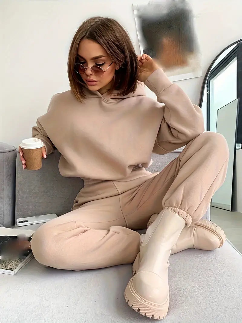 Żegomira - Casual Two-Piece Set with Hoodie and Pants