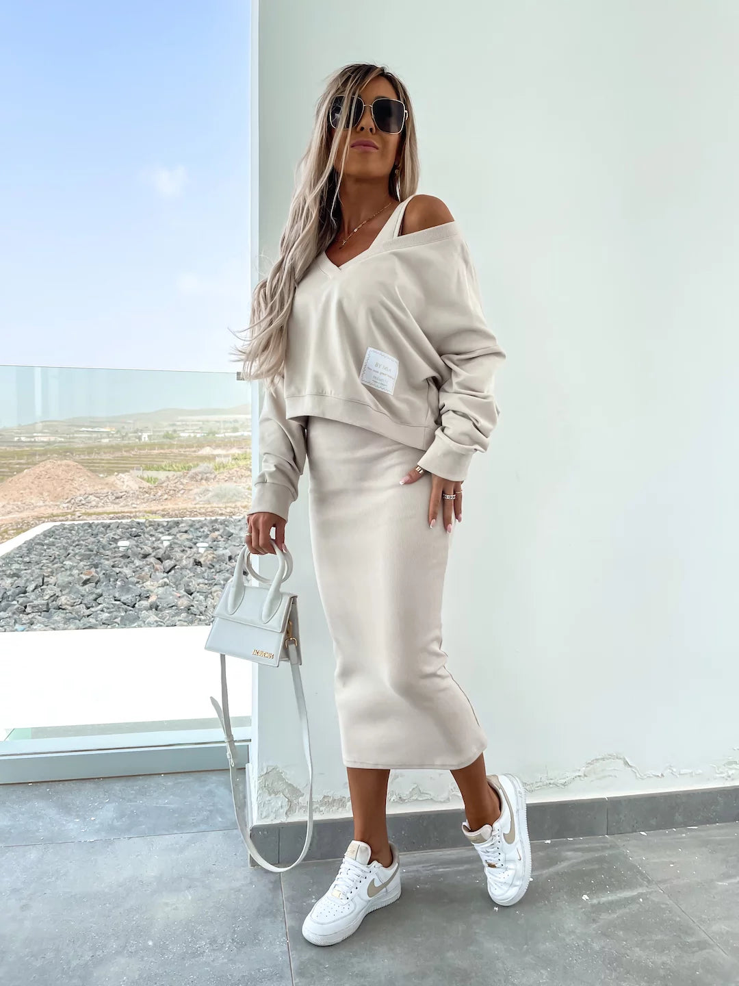 Aglaé – Bold & Elegant Midi Dress with Oversized Sweatshirt