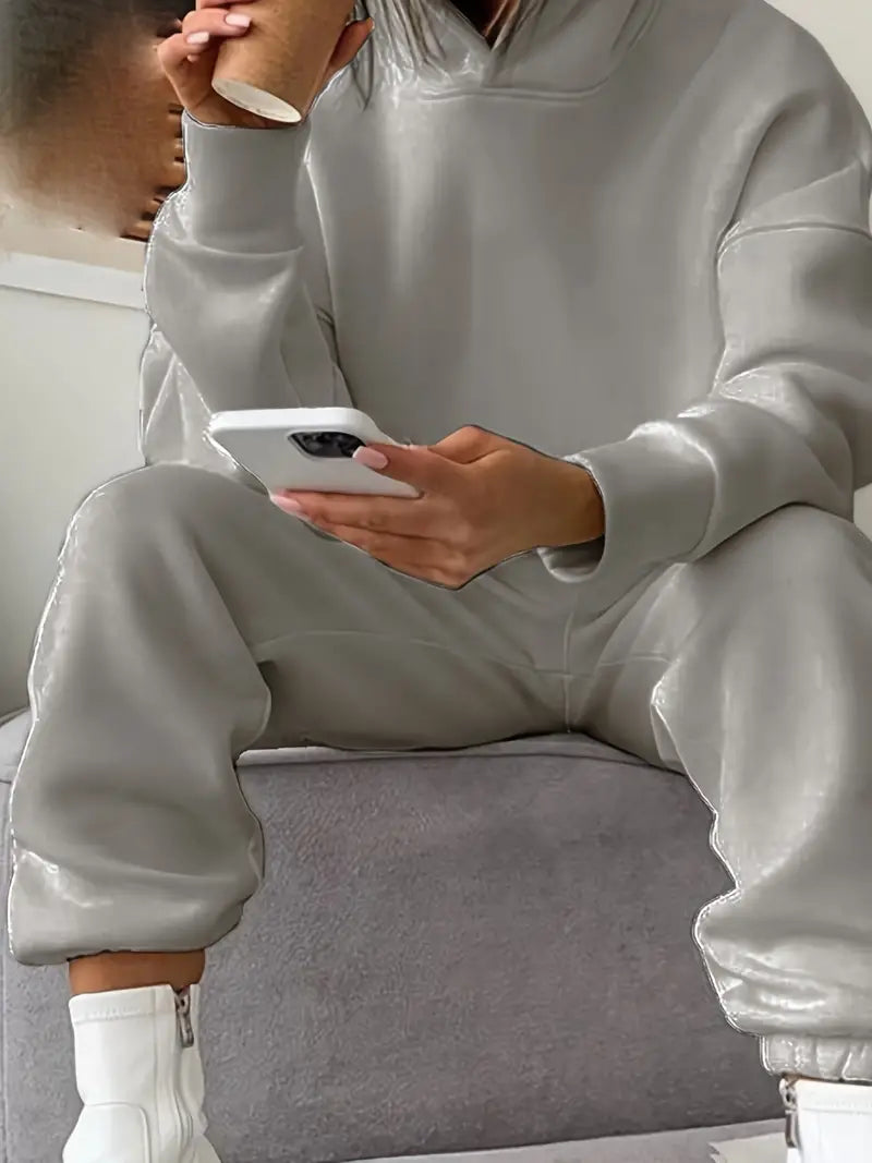 Żegomira - Casual Two-Piece Set with Hoodie and Pants