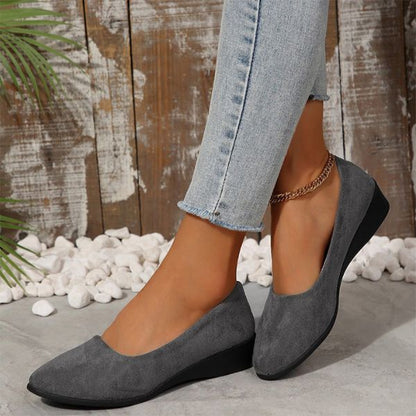 Elyna – Chic & Timeless Suede Loafers
