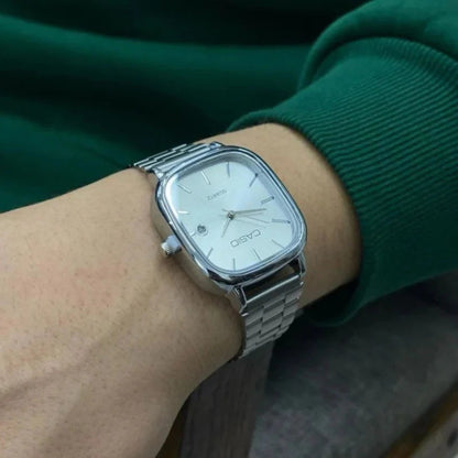 Zegarek w stylu vintage – klasyczny analogowy design
