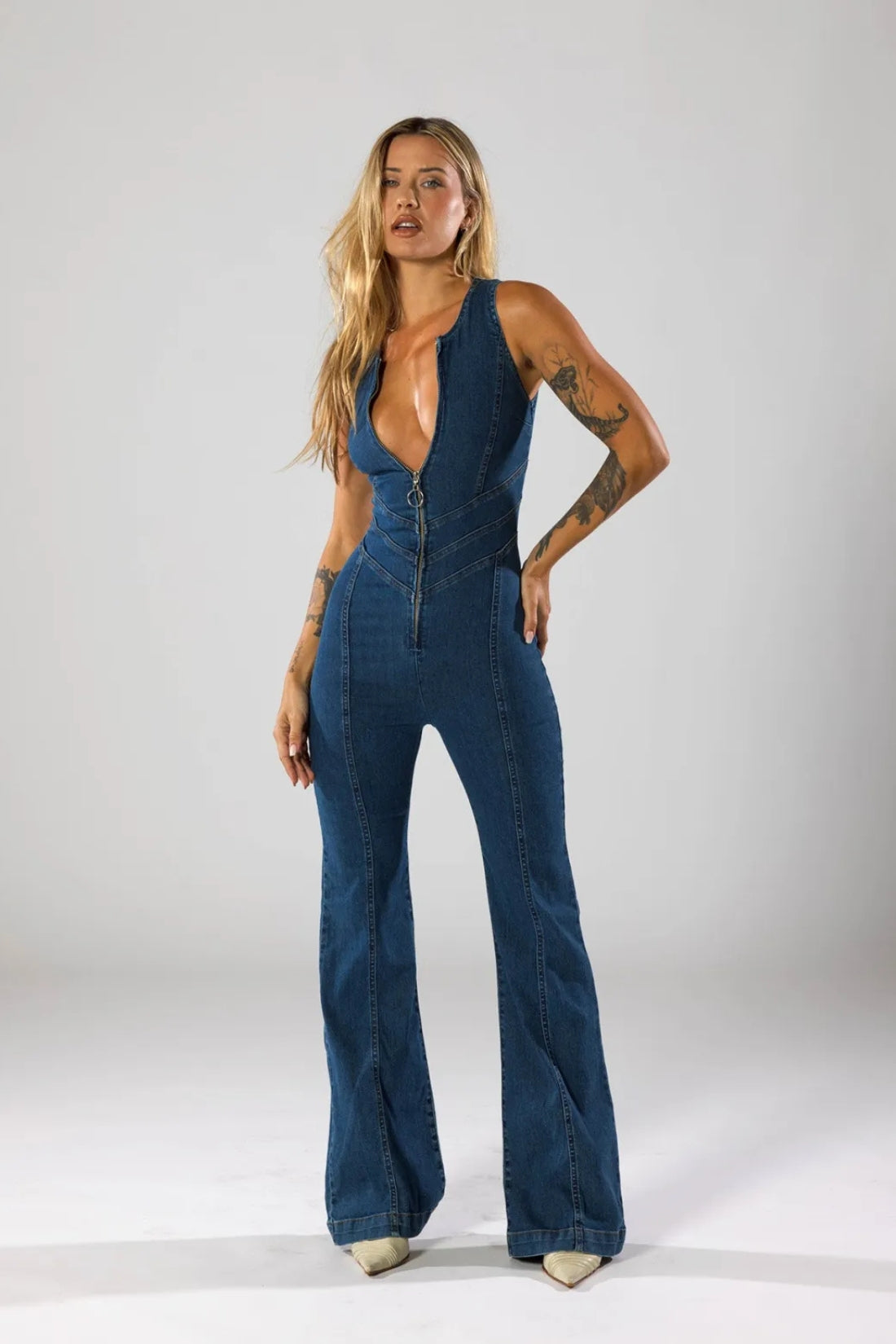 🖤 Élodie – Plunge Neck Zip-Up Denim Jumpsuit