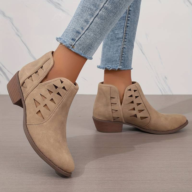 LIV - STYLISH AND VERSATILE BOOTS