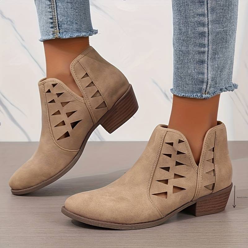 LIV - STYLISH AND VERSATILE BOOTS