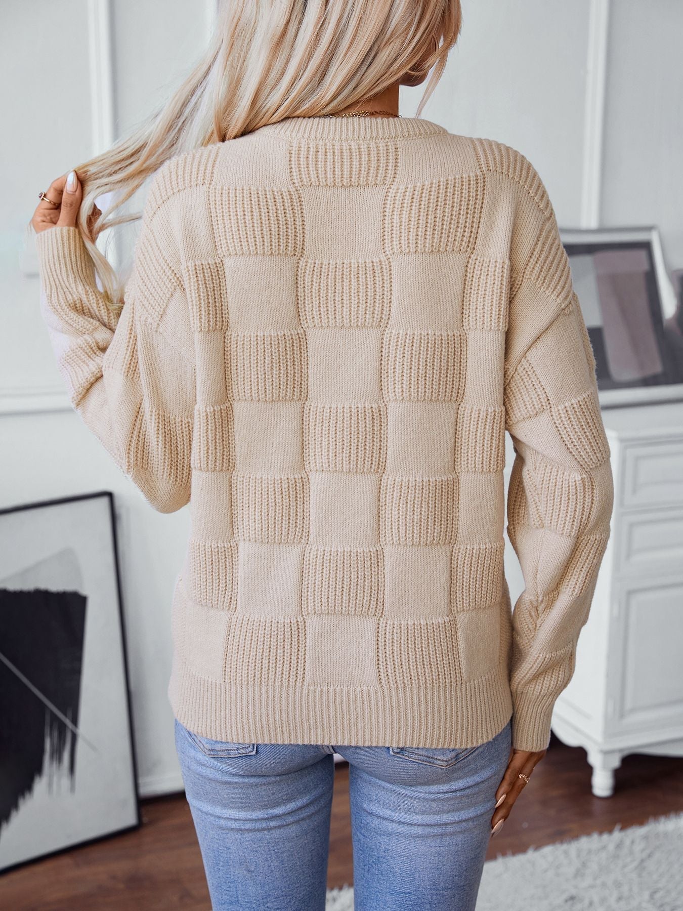 Vesla - Cozy Knit Sweater with Round Neckline