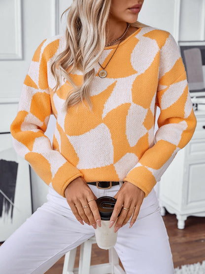 Solveig – Sweater with Geometric Pattern in Contrasting Color